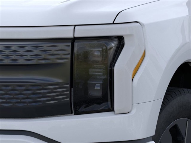 2025 Ford F-150 Lightning photo 18
