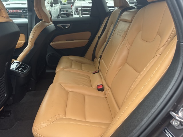 2022 Volvo XC60 B5 Inscription photo 20