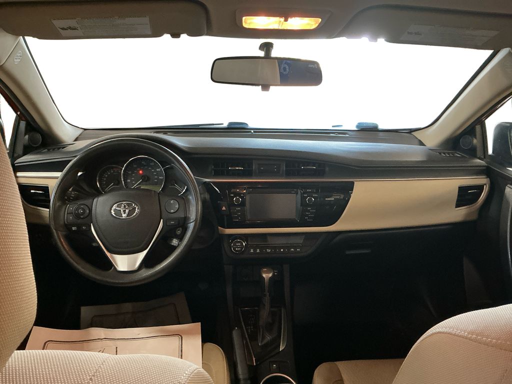 2015 Toyota Corolla LE photo 9