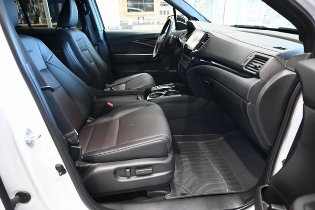 2023 Honda Ridgeline Black Edition photo 11