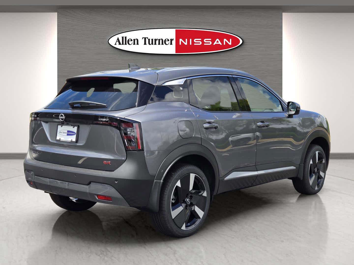 2025 Nissan Kicks SR photo 3