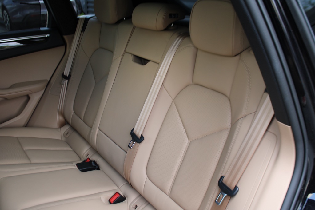 2025 Porsche Macan T photo 24