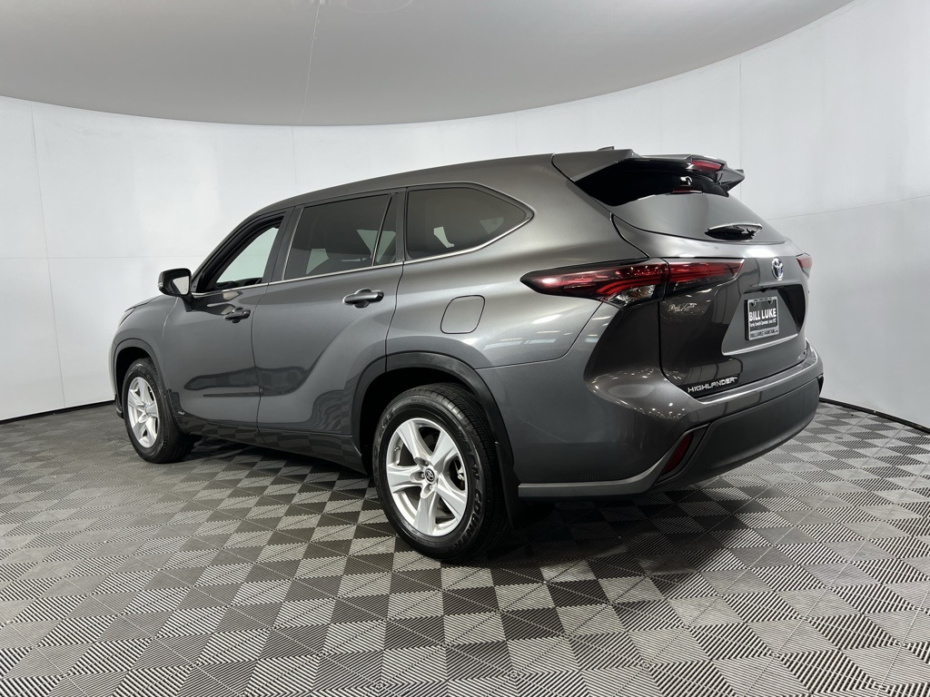 2024 Toyota Highlander Hybrid LE photo 3