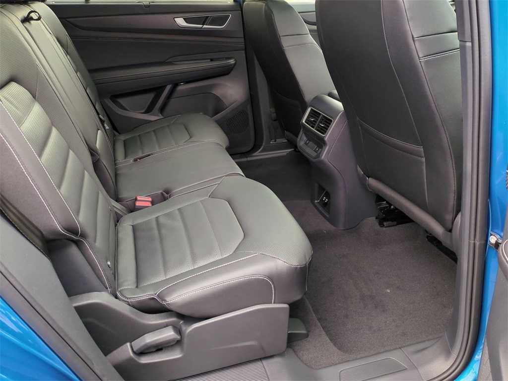2025 Volkswagen Atlas Cross Sport SEL R-Line photo 26