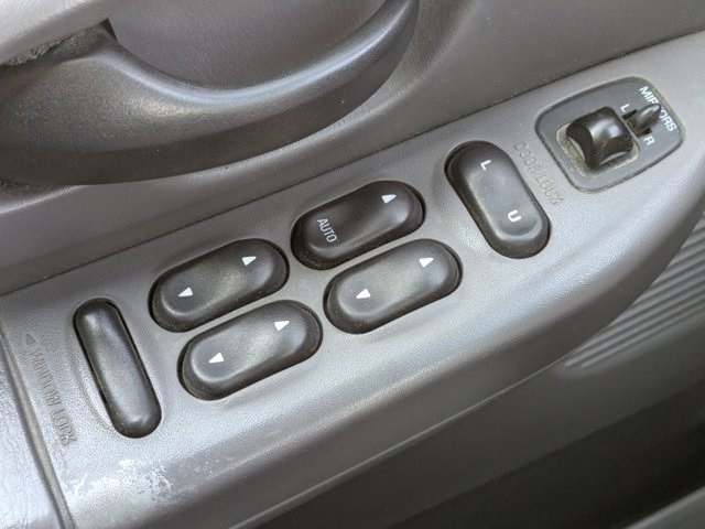 2002 Ford F-150 XLT photo 20
