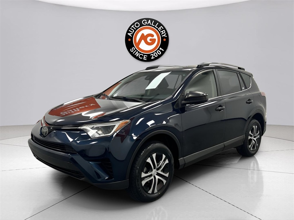 2018 Toyota RAV4 LE photo 3