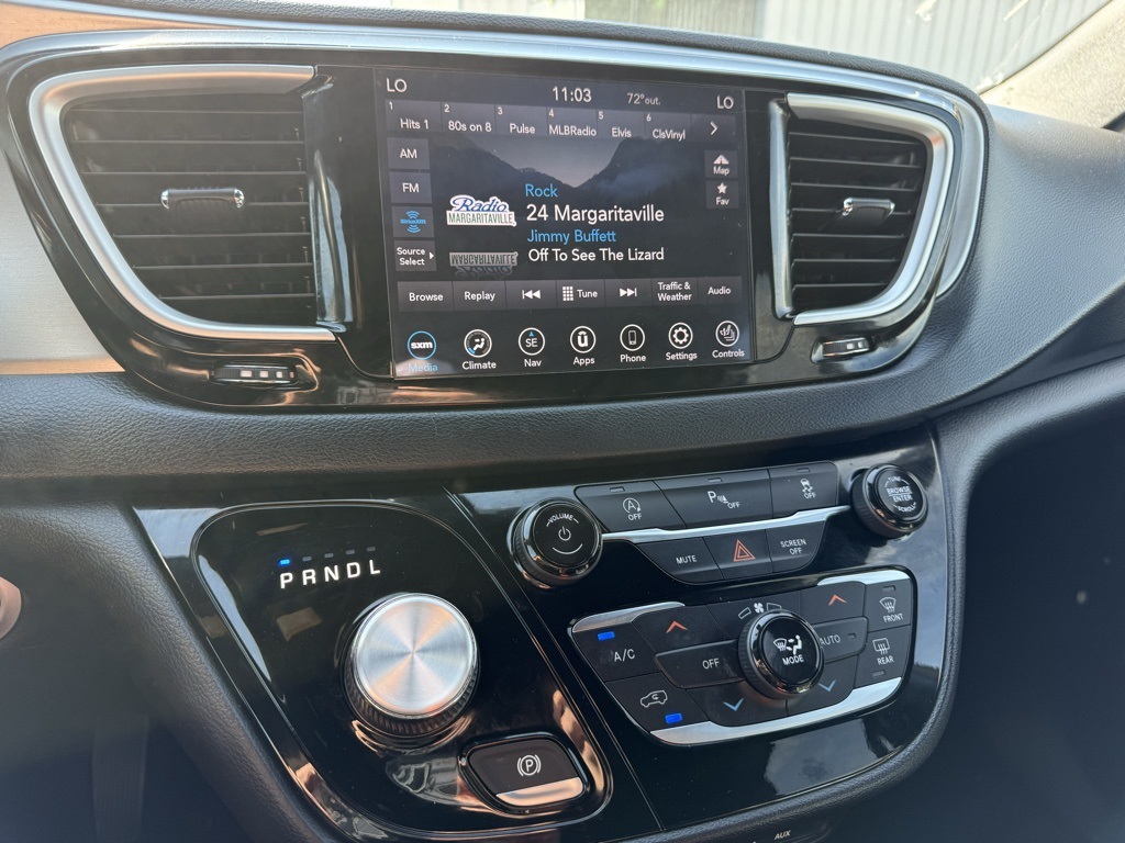 2020 Chrysler Pacifica Touring L photo 11