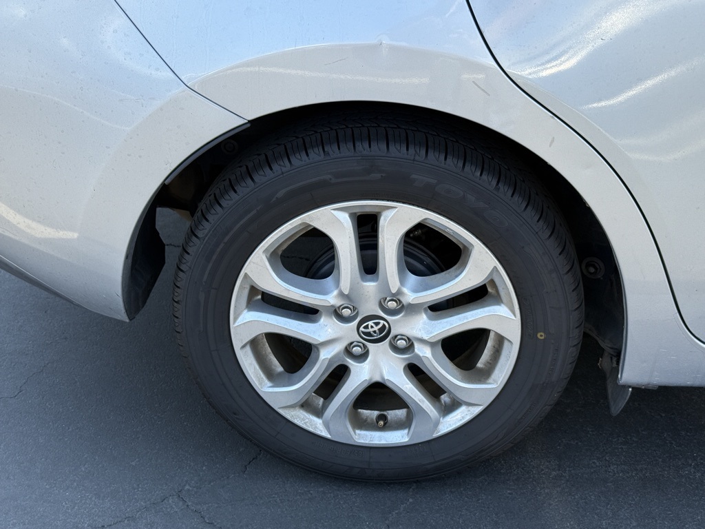 2017 Toyota Yaris iA Base photo 5