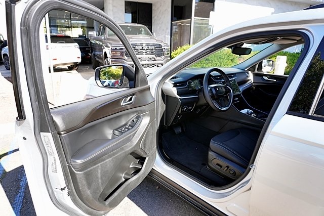 2023 Jeep Grand Cherokee Laredo photo 34