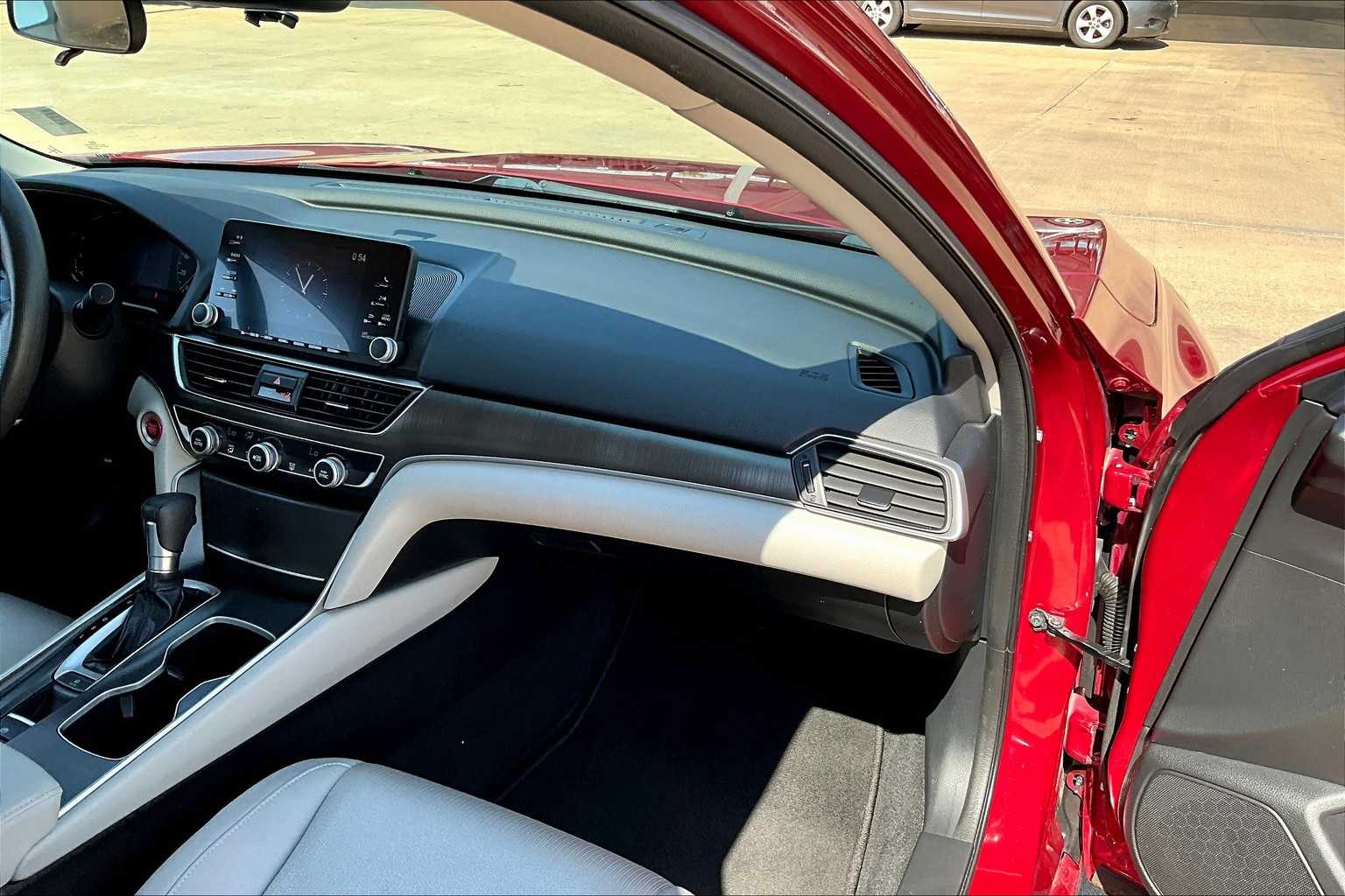 2018 Honda Accord LX 1.5T photo 15