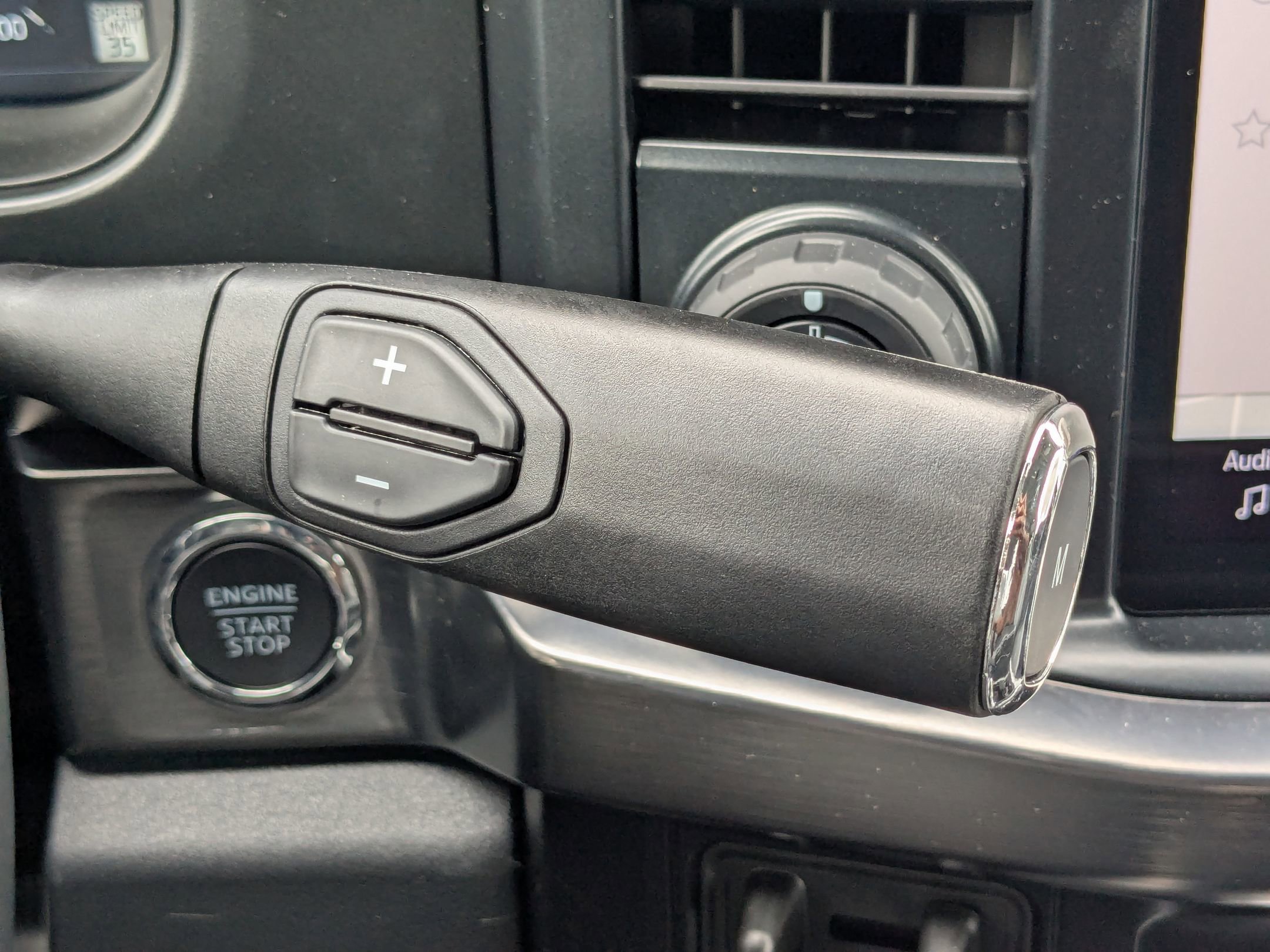 2025 Ford F-350 Lariat photo 25
