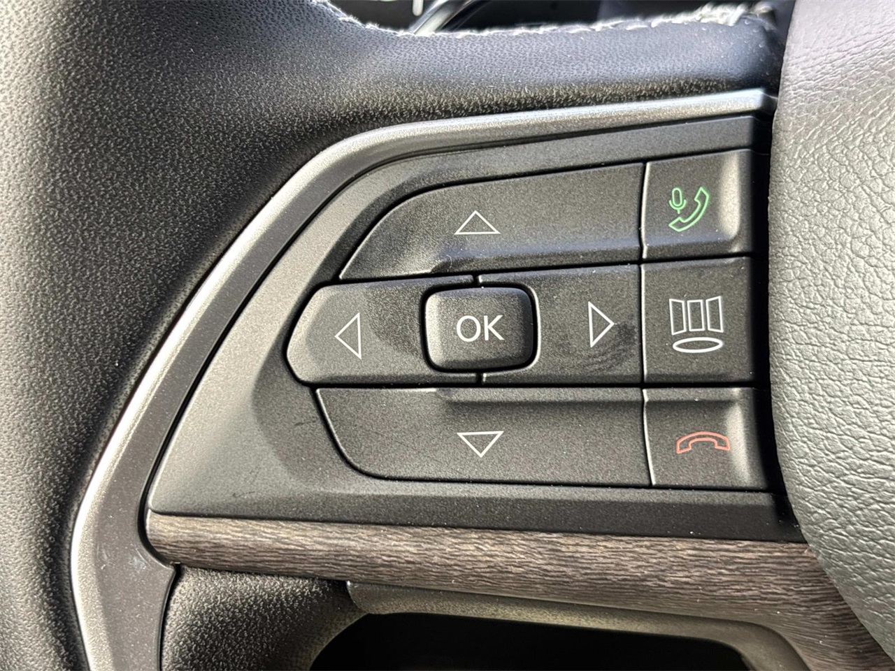 2025 Jeep Grand Cherokee Limited photo 7