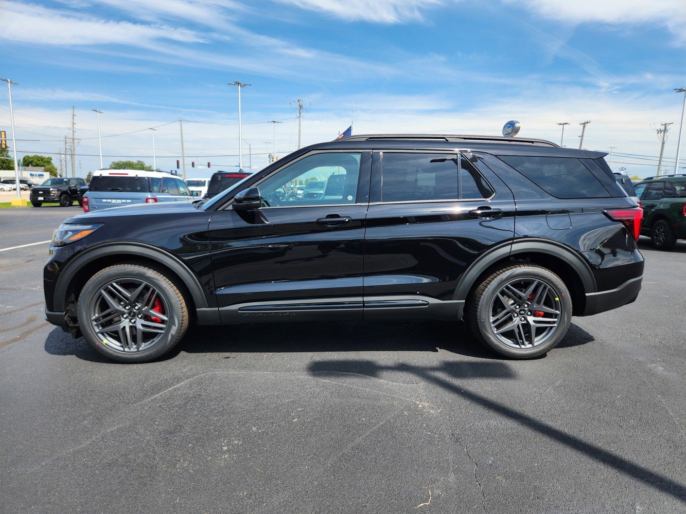2025 Ford Explorer ST photo 4