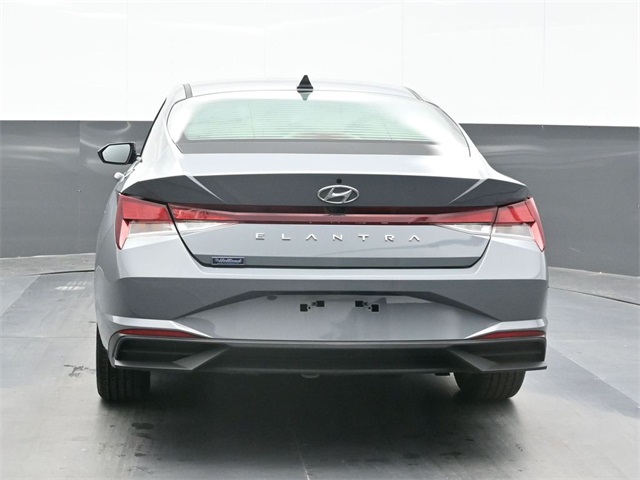 2021 Hyundai Elantra SEL photo 2