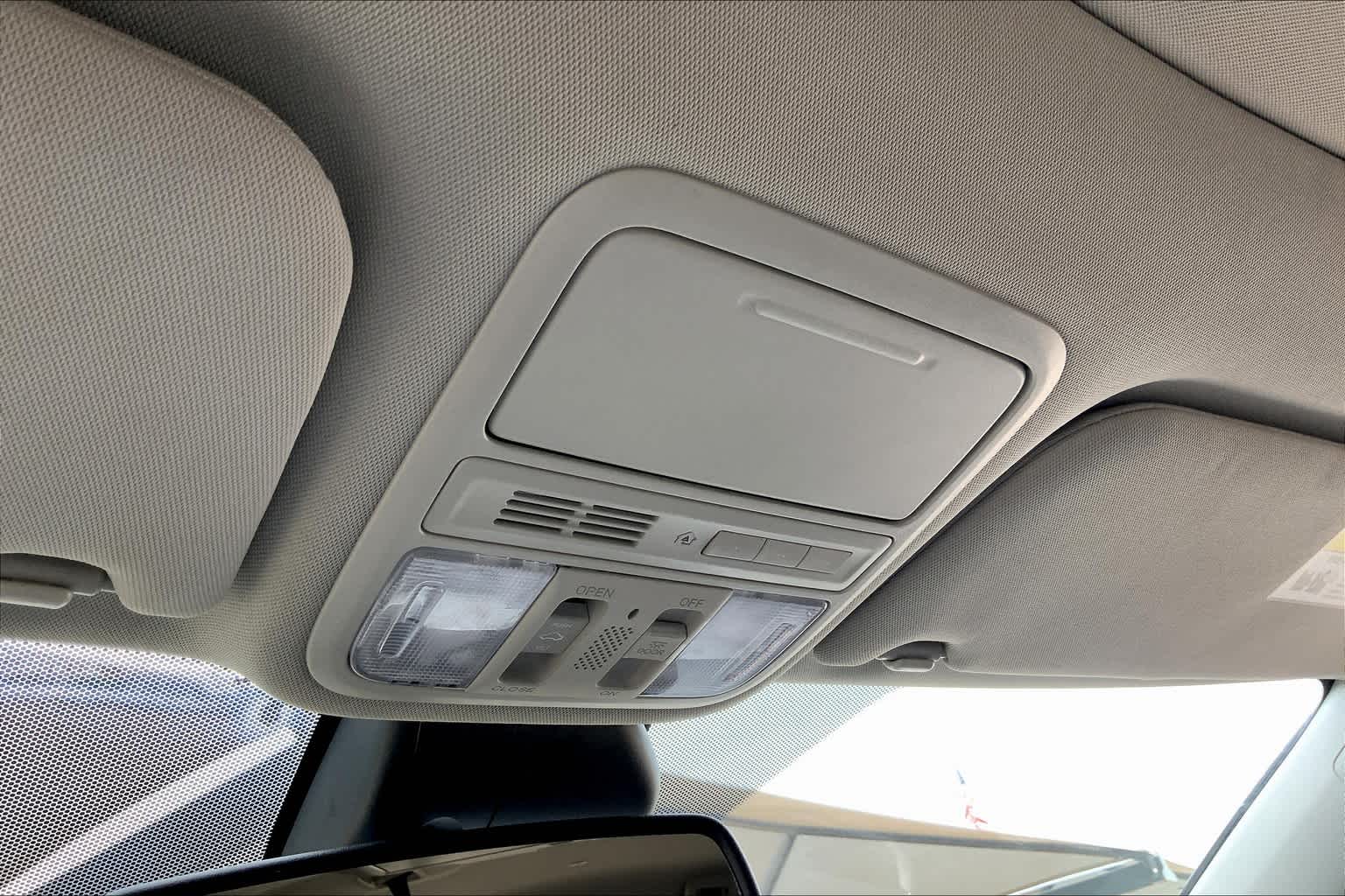 2015 Honda Odyssey Touring Elite photo 31