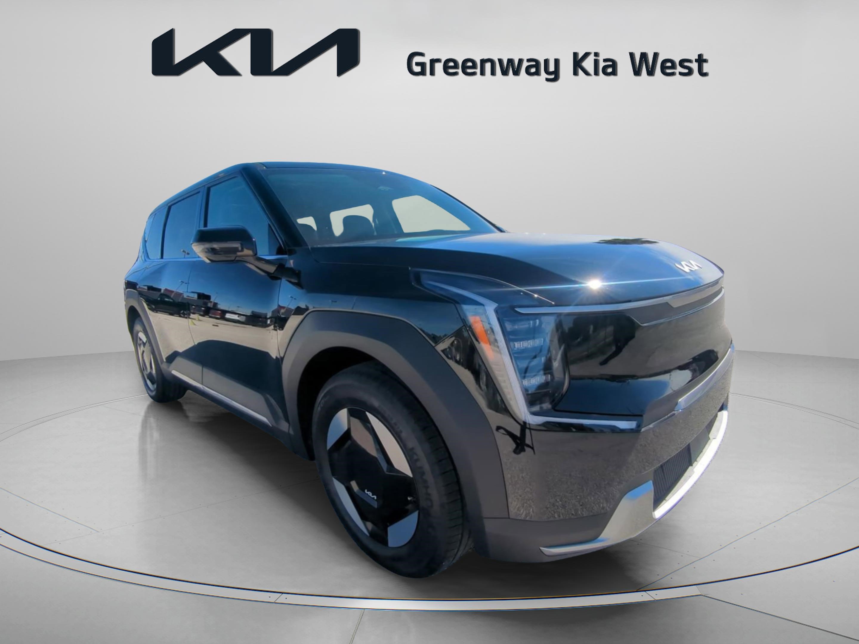 2026 Kia EV9 Light's photo