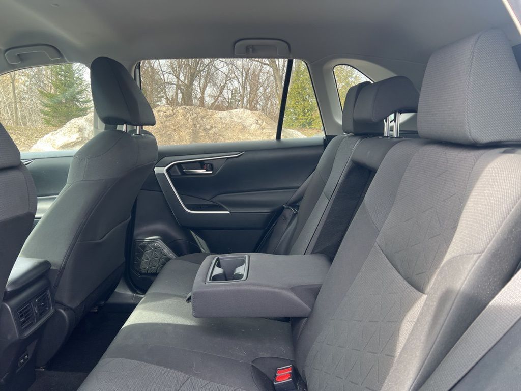 2024 Toyota RAV4 XLE photo 9