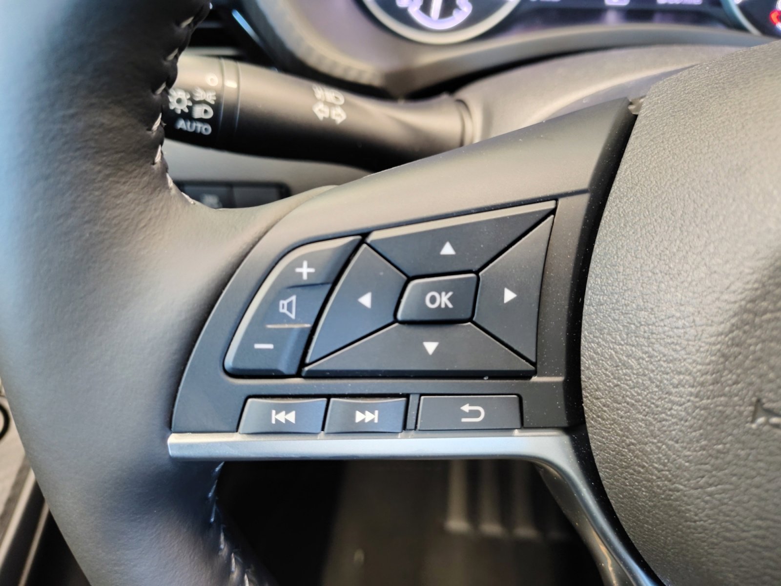 2025 Nissan Sentra SV photo 15