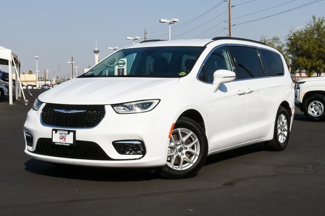 2021 Chrysler Pacifica Touring L's photo