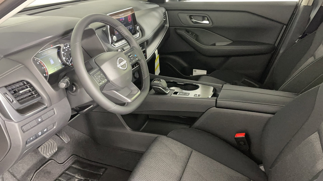 2025 Nissan Rogue SV photo 11