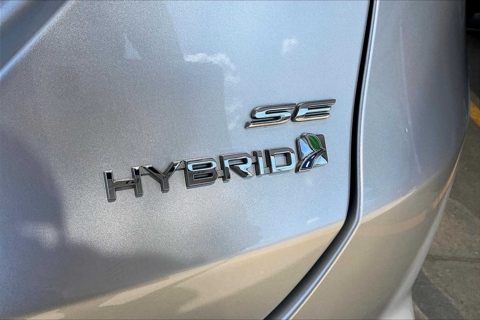 2014 Ford Fusion SE Hybrid photo 9