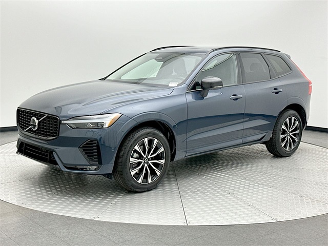 2025 Volvo XC60 Plus's photo