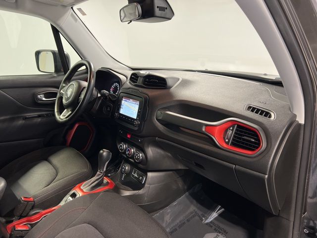 2017 Jeep Renegade Trailhawk photo 22