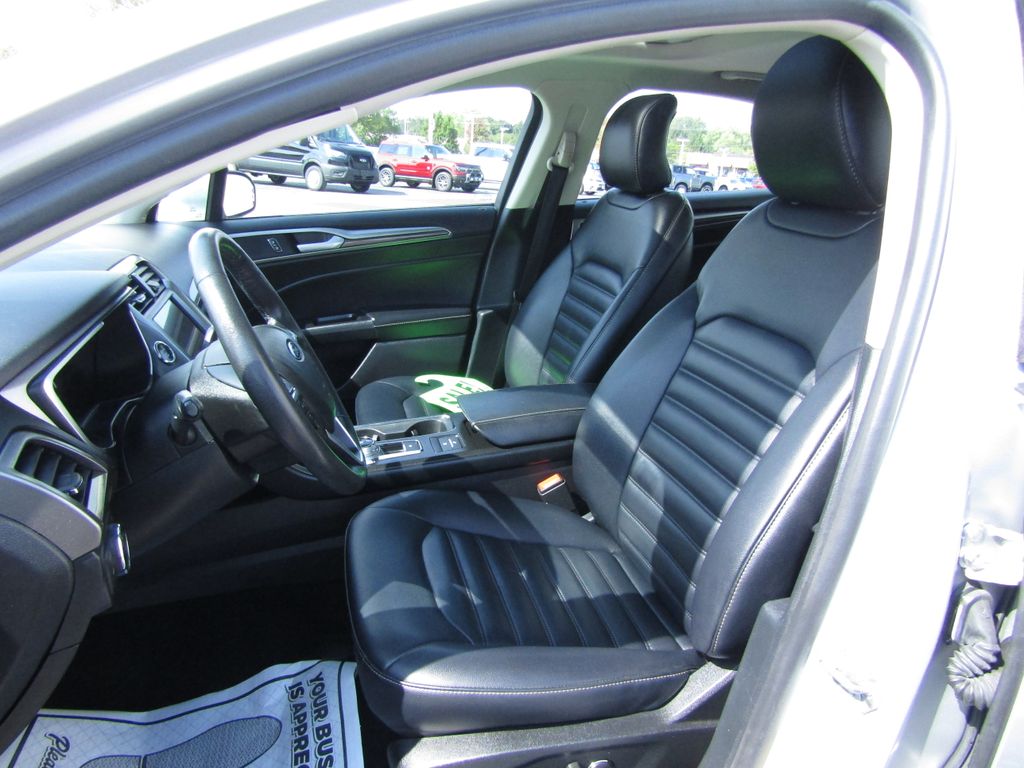 2019 Ford Fusion Hybrid SEL photo 8