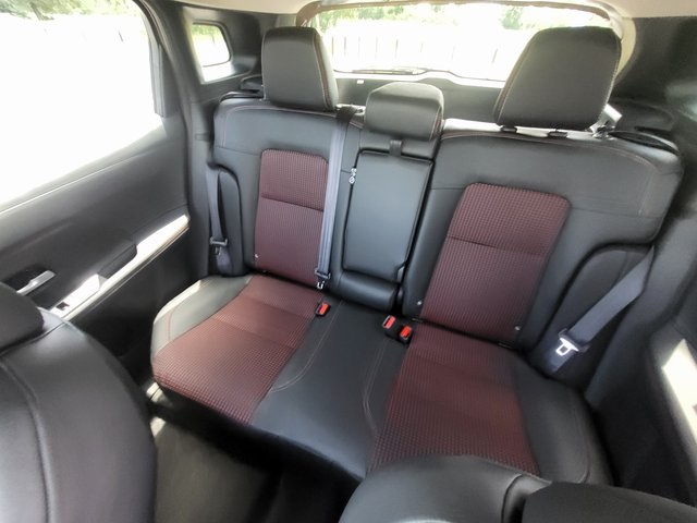 2025 Nissan Kicks SR photo 11