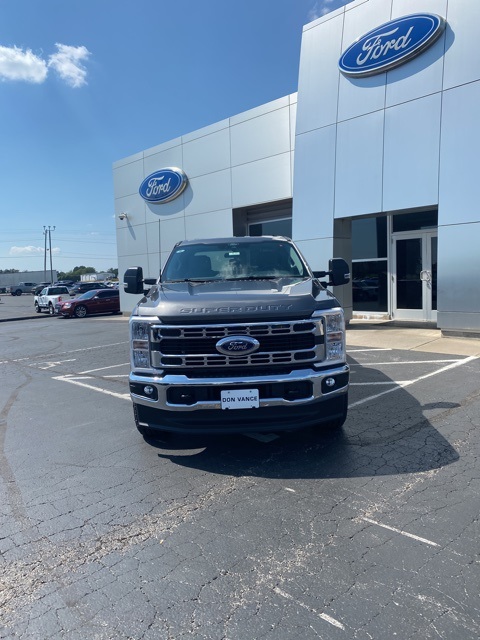 2025 Ford F-250 XLT photo 2