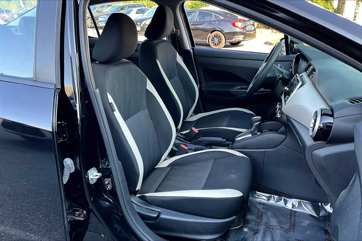 2021 Nissan Versa SV photo 8