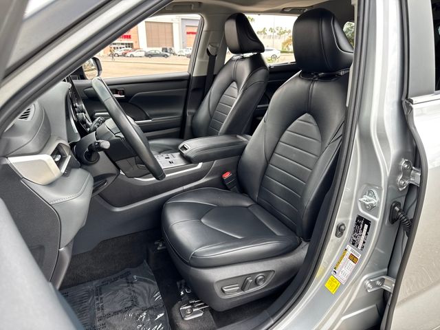 2023 Toyota Highlander XLE photo 4