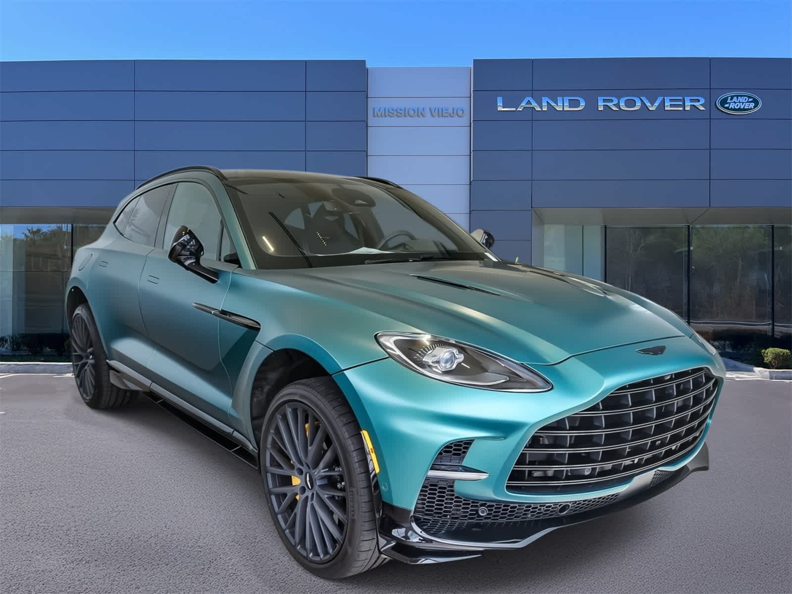 2025 Aston Martin DBX