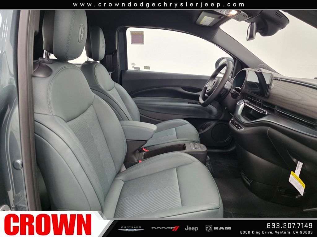 2025 Fiat 500e La Prima photo 12