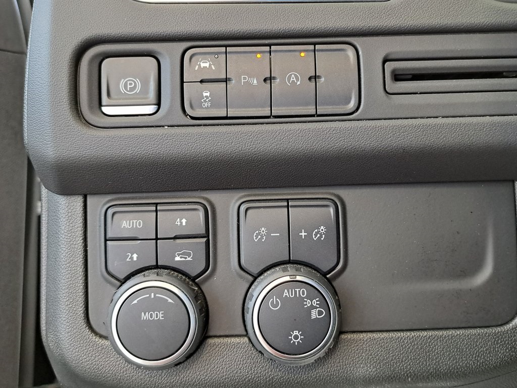 2023 Chevrolet Suburban LT photo 13