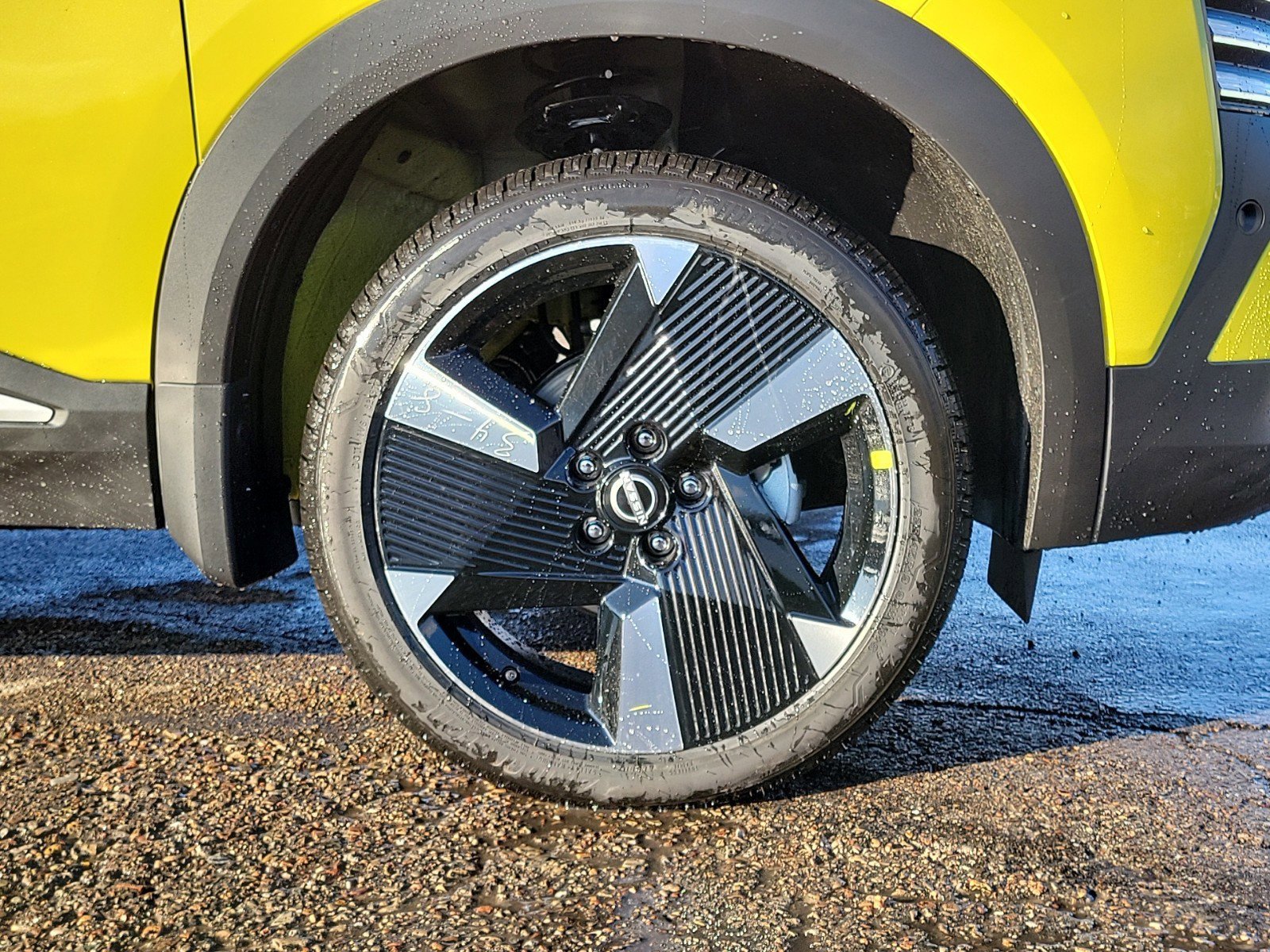 2025 Nissan Kicks SR photo 3