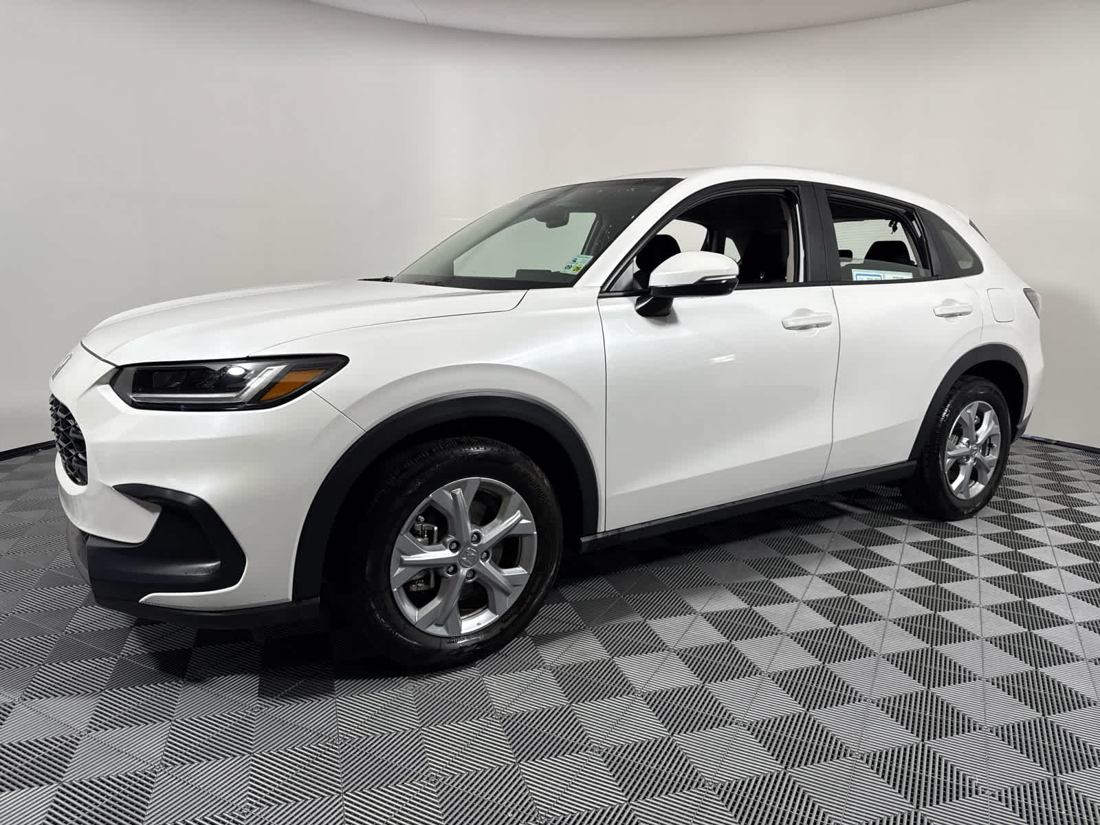 2025 Honda HR-V LX photo 2