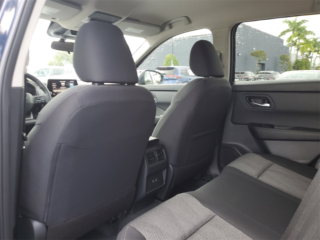 2026 Nissan Rogue SV photo 7
