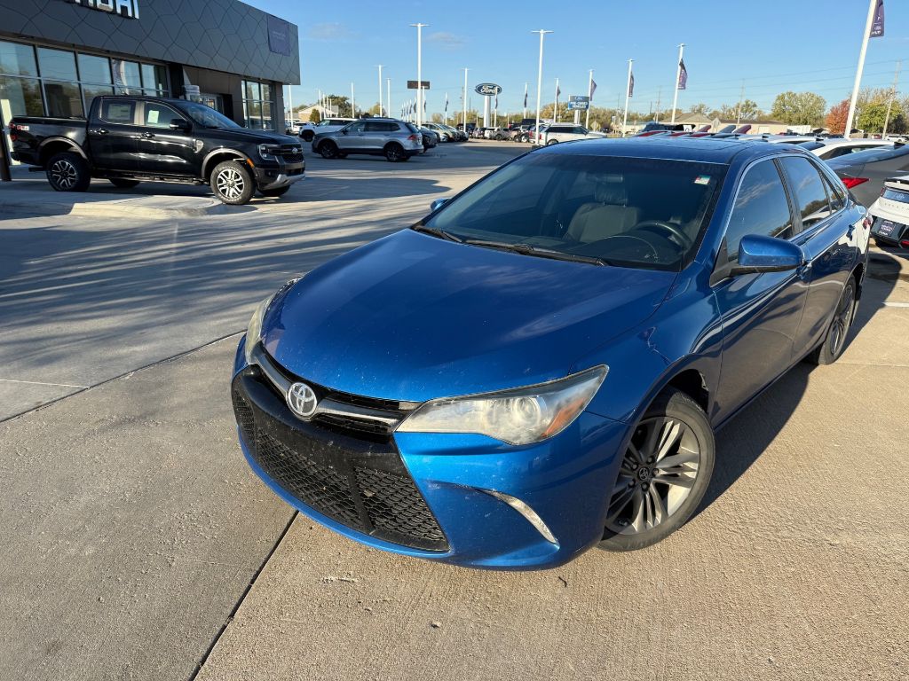2017 Toyota Camry LE photo 2