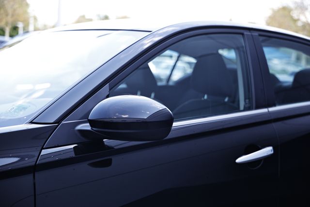 2022 Nissan Altima 2.5 SV photo 9