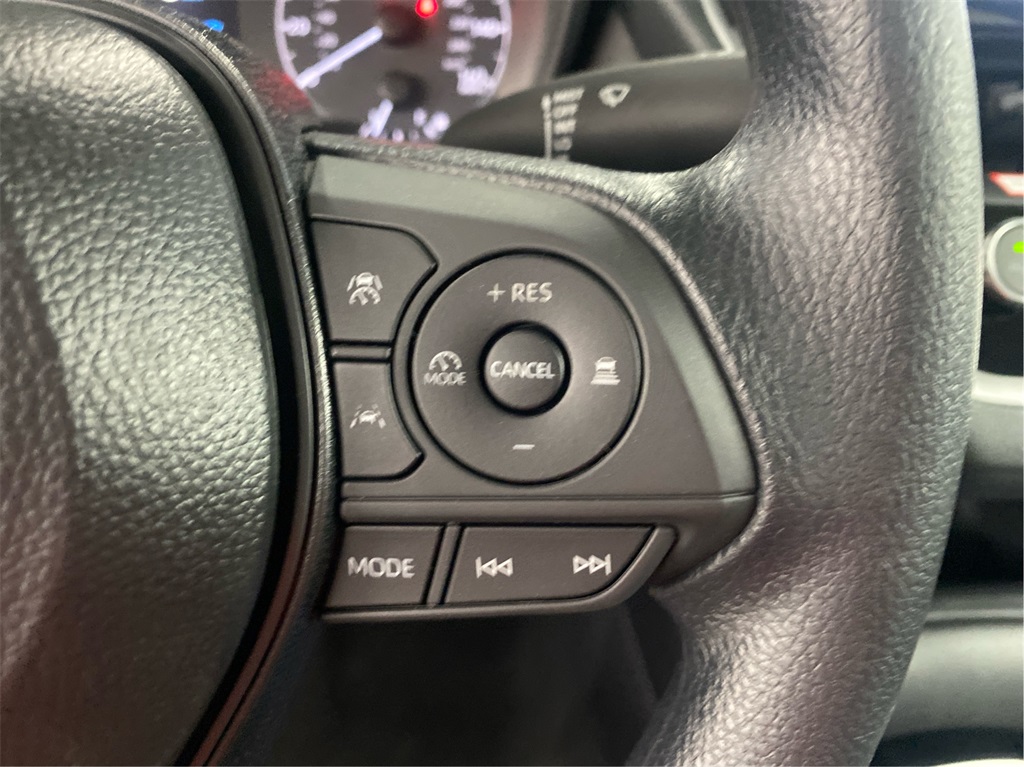 2025 Toyota Corolla LE photo 8