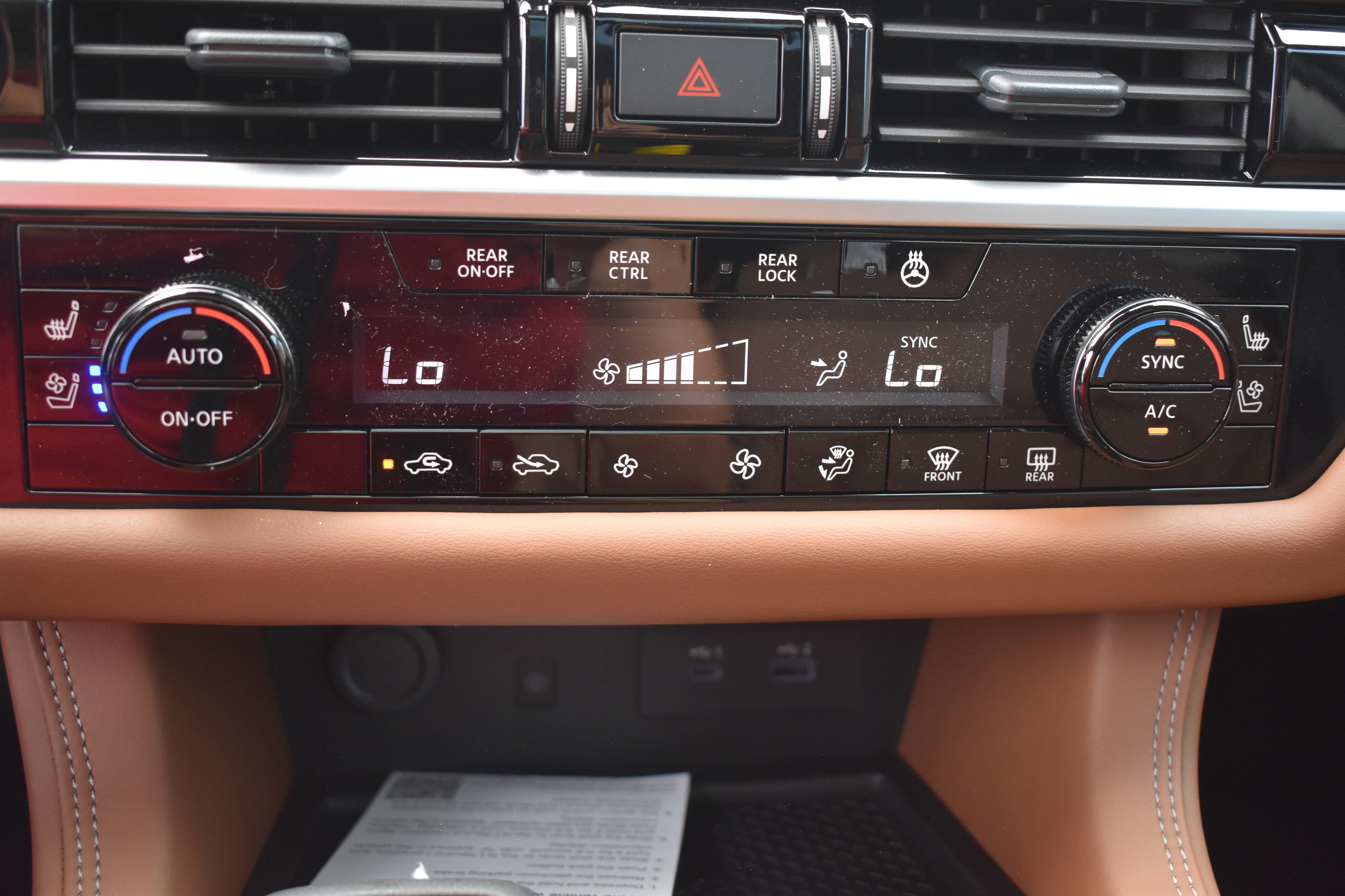 2025 Nissan Pathfinder Platinum photo 16