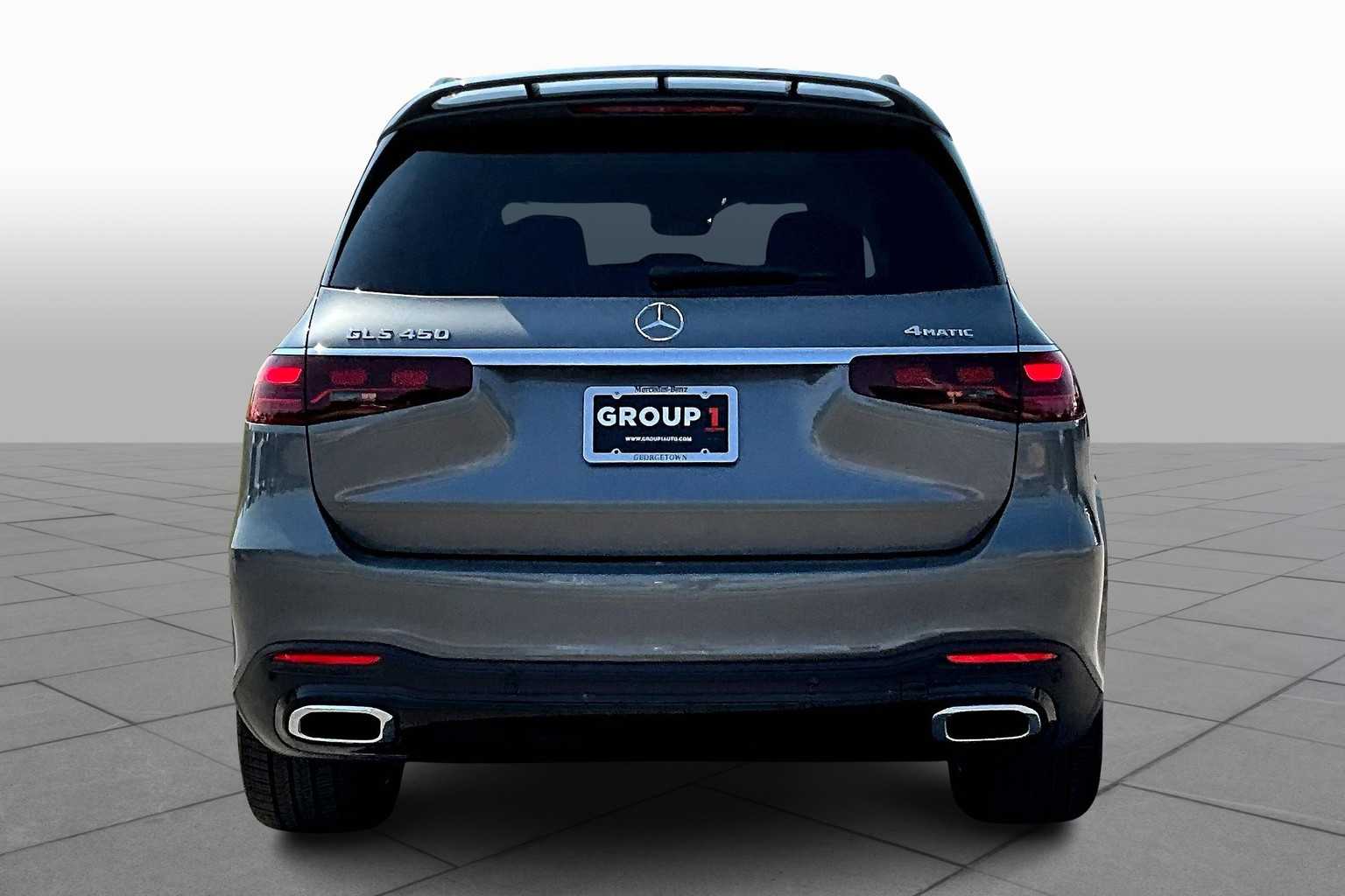 2026 Mercedes Benz GLS 450 4MATIC photo 4