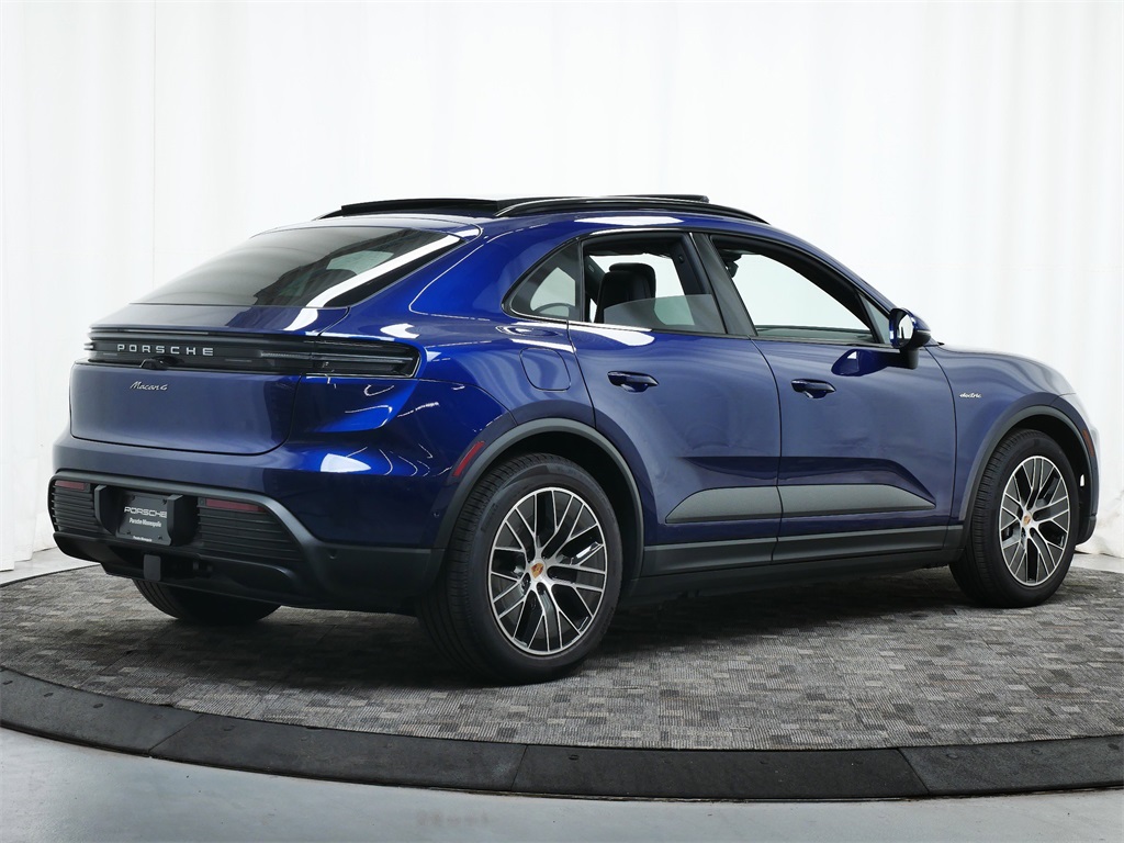 2025 Porsche Macan Electric 4 photo 7