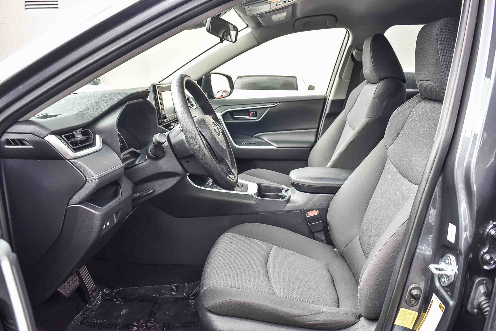 2021 Toyota RAV4 XLE photo 15