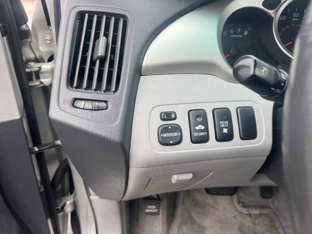 2004 Toyota Highlander Limited photo 24