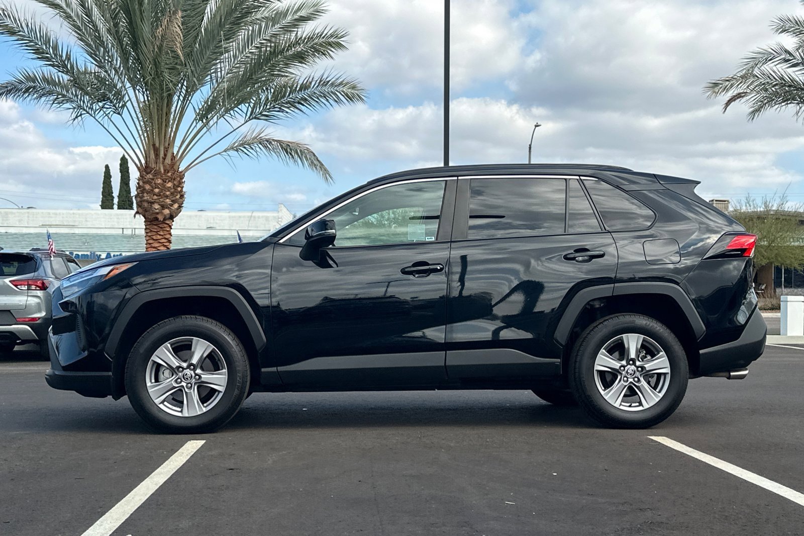 2022 Toyota RAV4 XLE photo 5