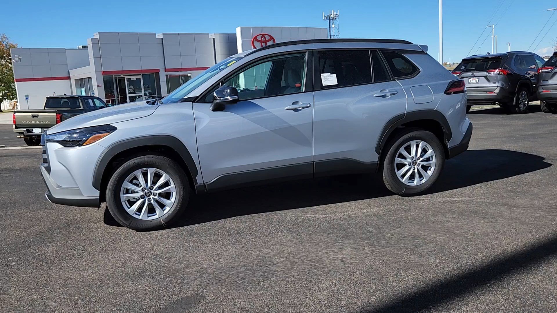 2026 Toyota Corolla Cross LE photo 2