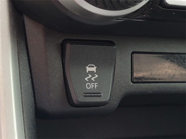 2022 Toyota RAV4 LE photo 15