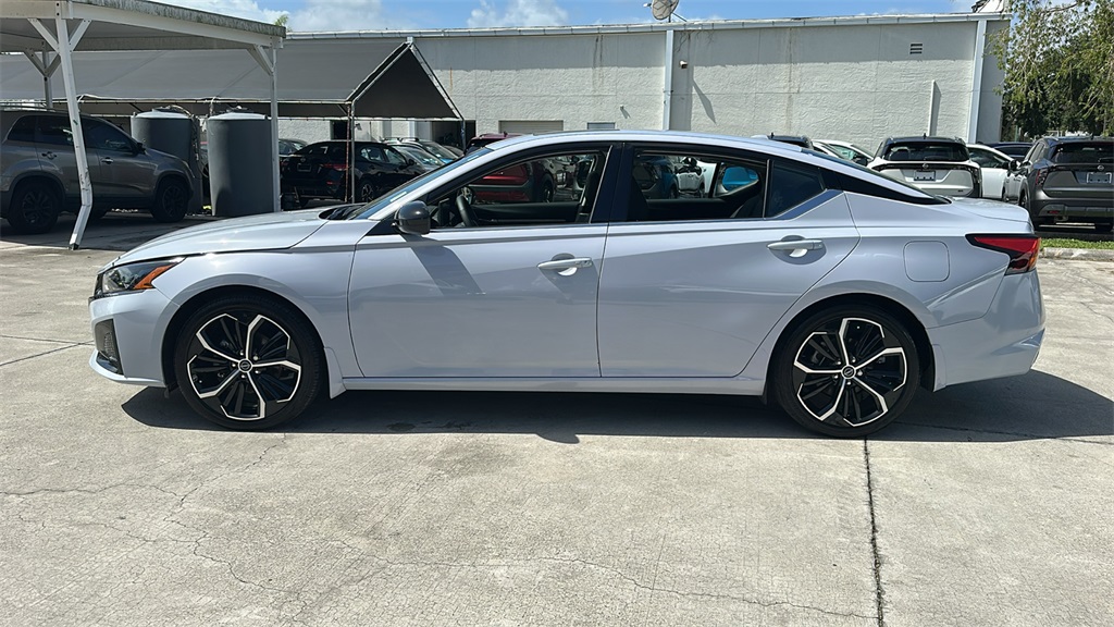 2024 Nissan Altima 2.5 SR photo 4